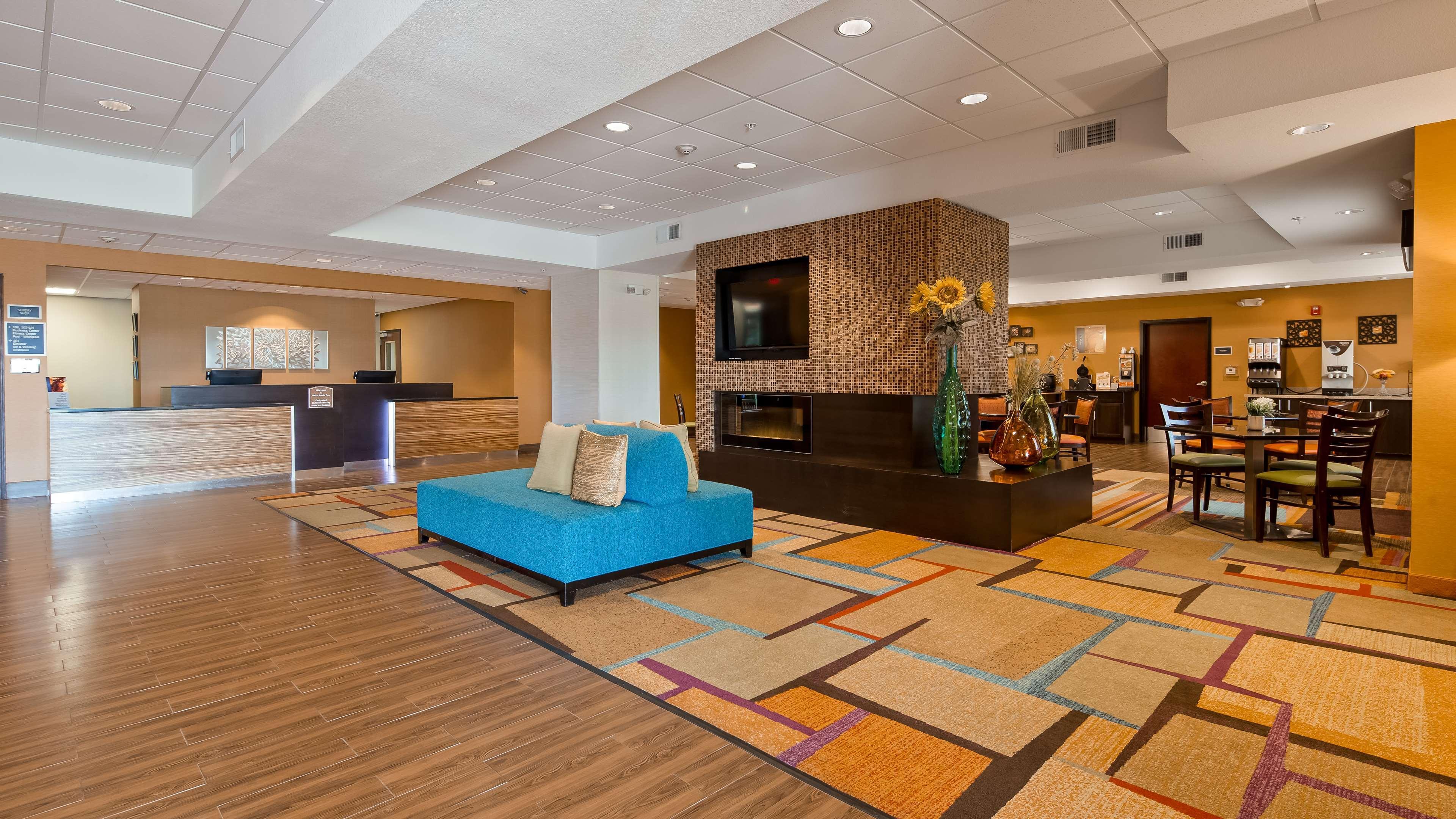 Best Western Plus Hiawatha Hotel Bagian luar foto